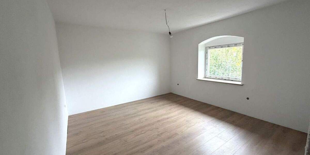 Einfamilienhaus Marktleuthen - 4 Zimmer, 130 m&sup2;, 110.000&euro; | Angebot:25728635