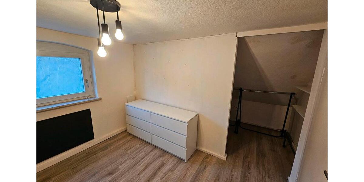 Dachgeschoßwohnung Weißdorf - 2 Zimmer, 30 m&sup2;, 310&euro; | Angebot:25329630