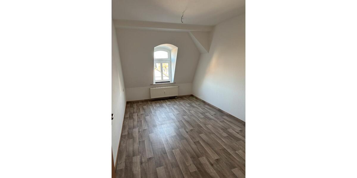 Dachgeschoßwohnung Naila - 3 Zimmer, 64 m&sup2;, 580&euro; | Angebot:26060932