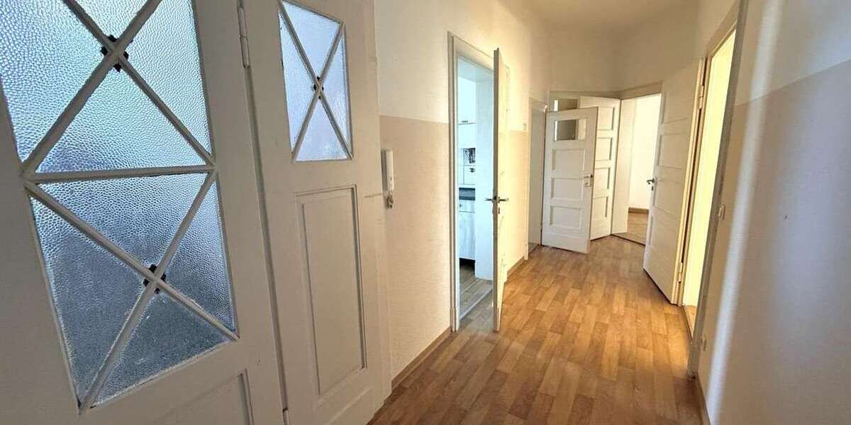 Etagenwohnung Plauen Schloßberg - 4 Zimmer, 105 m&sup2;, 595&euro; | Angebot:26186087