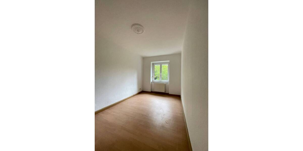 Etagenwohnung Plauen Stadtmitte - 3 Zimmer, 63 m&sup2;, 300&euro; | Angebot:25674922