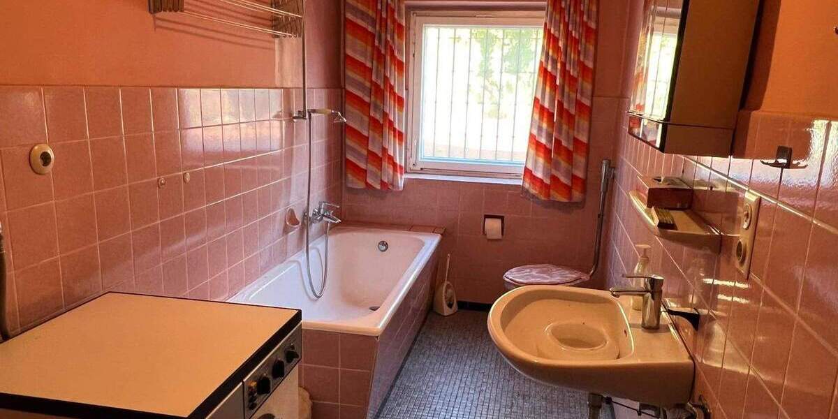 Mehrfamilienhaus, Wohnhaus Hof Innenstadt - 1 Zimmer, 298 m&sup2;, 450.000&euro; | Angebot:25775911