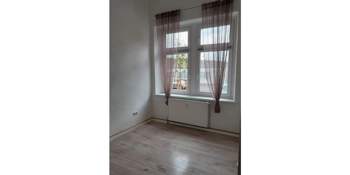 Terrassenwohnung Hof Innenstadt - 4 Zimmer, 70 m&sup2;, 430&euro; | Angebot:26128126