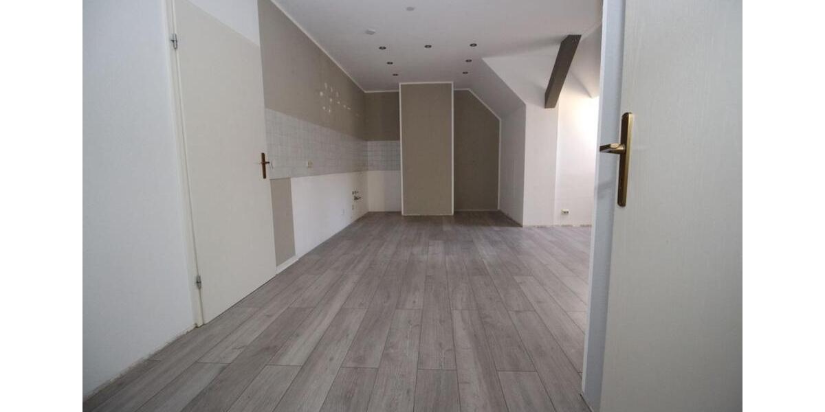 Dachgeschoßwohnung Plauen - 3 Zimmer, 85 m&sup2;, 411&euro; | Angebot:24438631