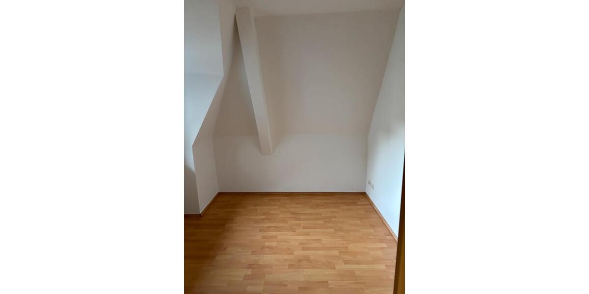 Dachgeschoßwohnung Naila - 3 Zimmer, 64 m&sup2;, 580&euro; | Angebot:26060932