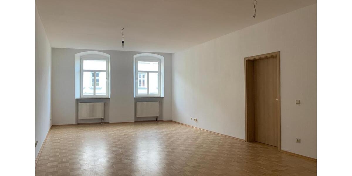 Etagenwohnung Hof Altstadt - 3 Zimmer, 127 m&sup2;, 850&euro; | Angebot:20834619
