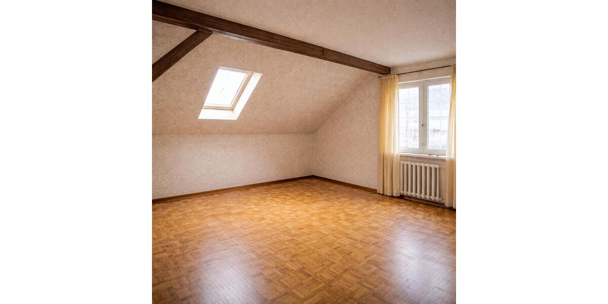 Dachgeschoßwohnung Plauen - 3 Zimmer, 92 m&sup2;, 587&euro; | Angebot:25305416