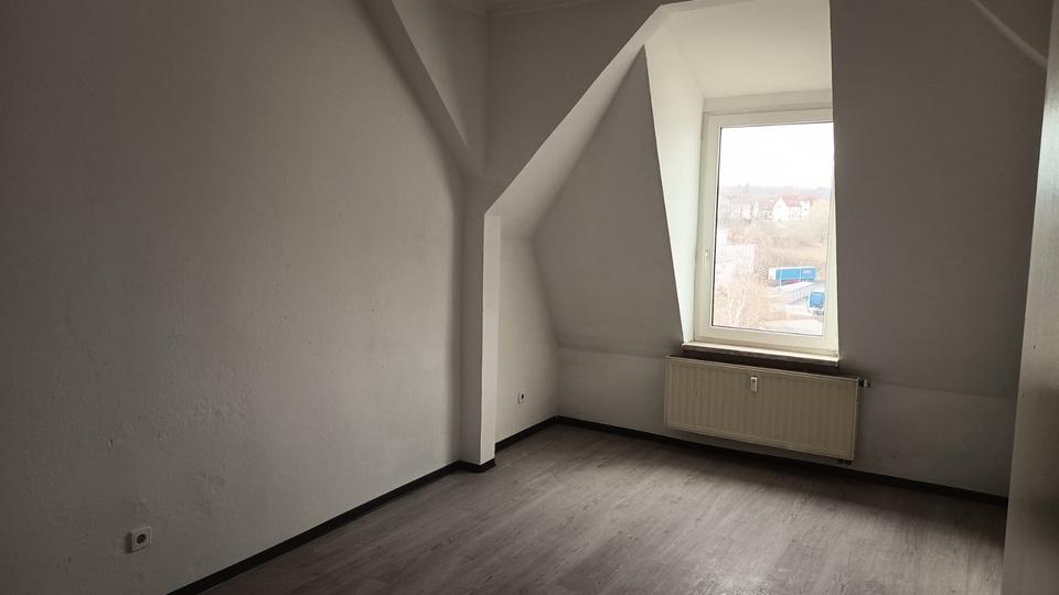 Dachgeschoßwohnung Plauen - 4 Zimmer, 94 m&sup2;, 398&euro; | Angebot:26023070