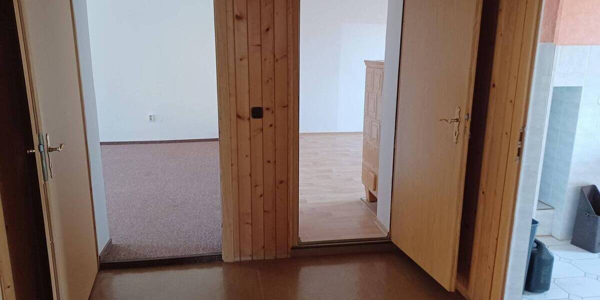 Doppelhaushälfte Pausa - 7 Zimmer, 185 m&sup2;, 65.000&euro; | Angebot:25741449