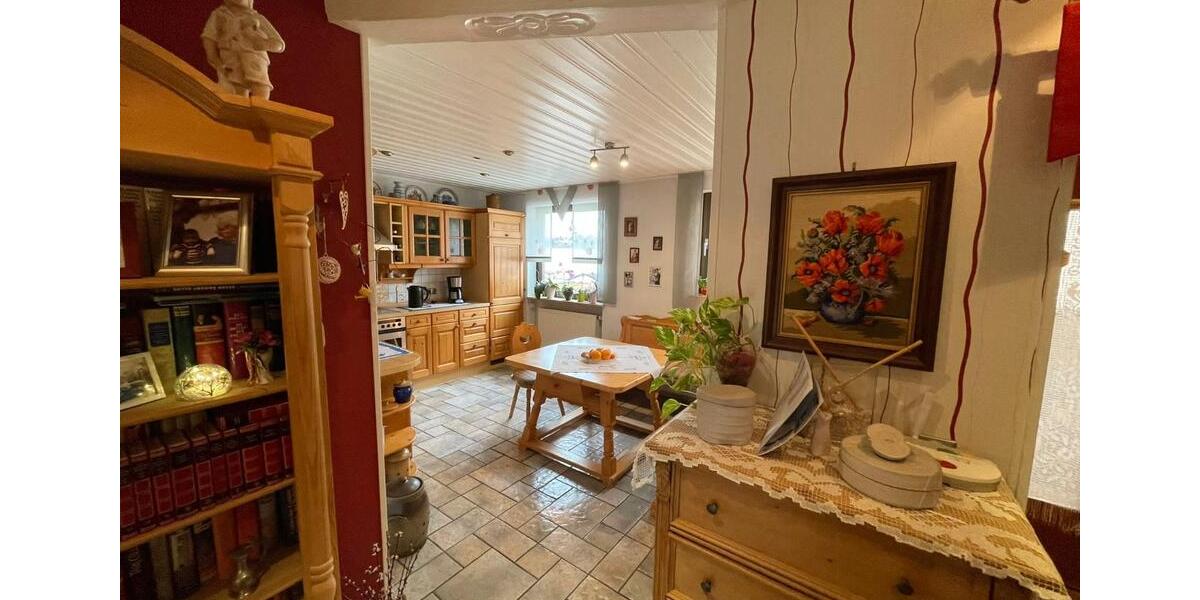 Erdgeschoßwohnung Selbitz - 3 Zimmer, 141 m&sup2;, 690&euro; | Angebot:26040544