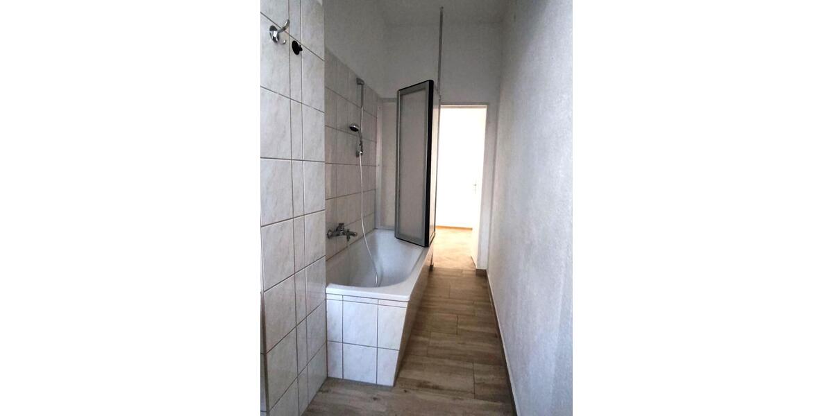 Etagenwohnung Plauen - 2 Zimmer, 61 m&sup2;, 300&euro; | Angebot:24646296