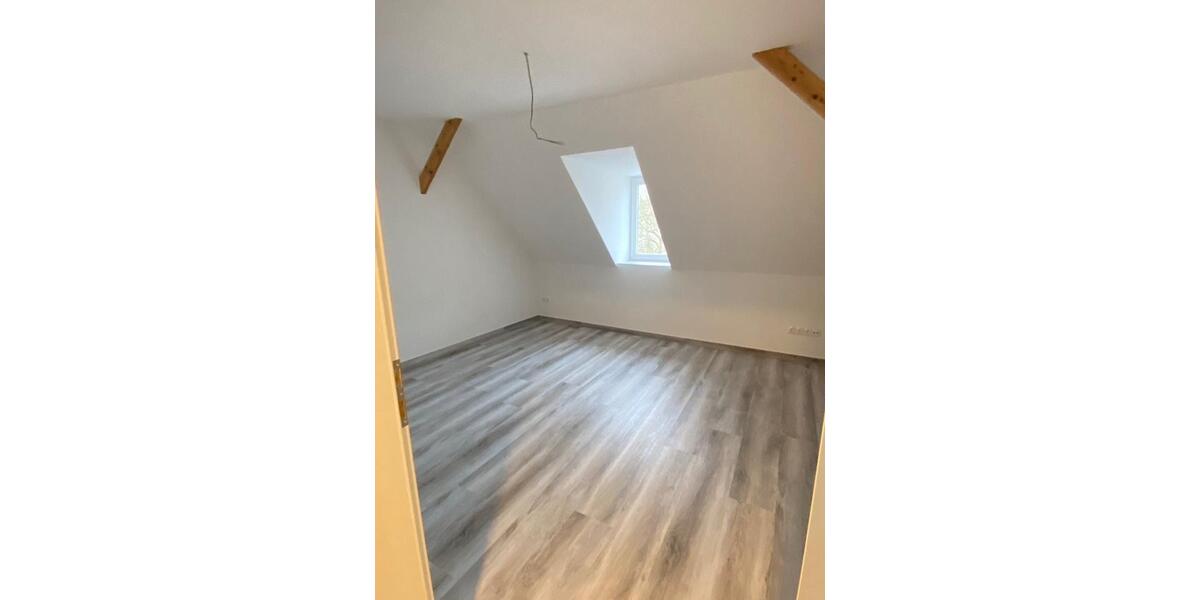 Dachgeschoßwohnung Plauen Bahnhofsvorstadt - 6 Zimmer, 145 m&sup2;, 1.390&euro; | Angebot:17463037