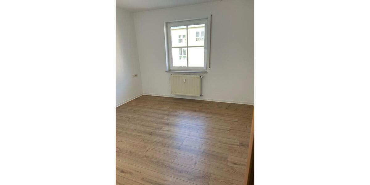 Etagenwohnung Plauen Altstadt - 2 Zimmer, 49 m&sup2;, 290&euro; | Angebot:25273207
