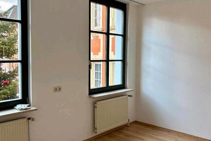 Wohnung Selb - 7 Zimmer, 205 m&sup2;, 1.250&euro; | Angebot:25981952