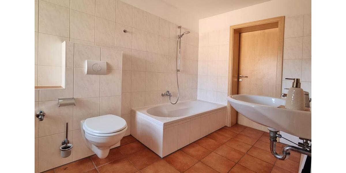 Etagenwohnung Schleiz - 2 Zimmer, 65 m&sup2;, 360&euro; | Angebot:24616021