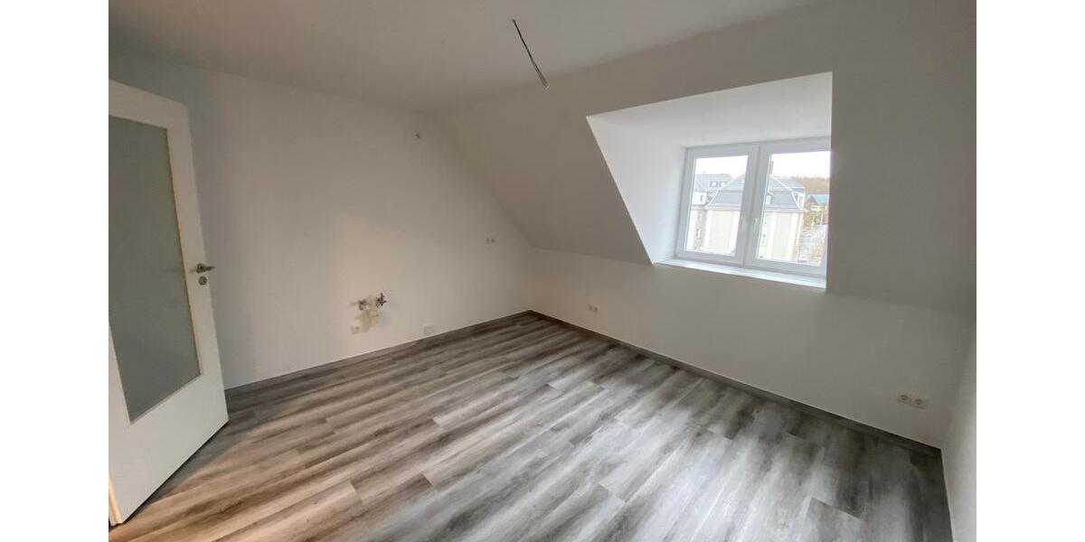 Dachgeschoßwohnung Plauen Bahnhofsvorstadt - 6 Zimmer, 145 m&sup2;, 1.390&euro; | Angebot:17463037