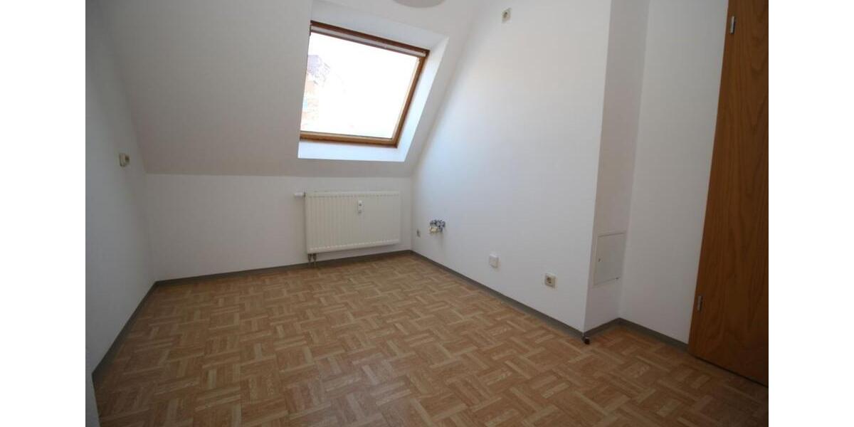 Dachgeschoßwohnung Plauen - 3 Zimmer, 85 m&sup2;, 411&euro; | Angebot:24438631