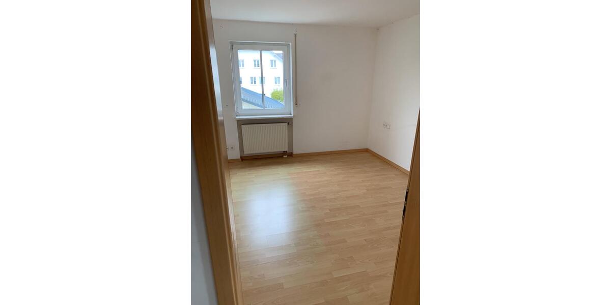 Etagenwohnung Konradsreuth - 3.5 Zimmer, 87 m&sup2;, 690&euro; | Angebot:26635425