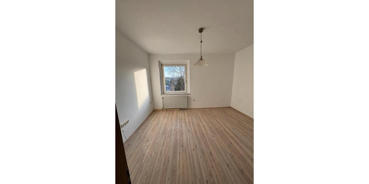 Erdgeschoßwohnung Naila - 3 Zimmer, 95 m&sup2;, 650&euro; | Angebot:25409045
