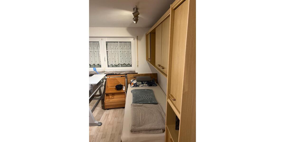 Etagenwohnung Hof Altstadt - 1 Zimmer, 27 m&sup2;, 408&euro; | Angebot:26002735