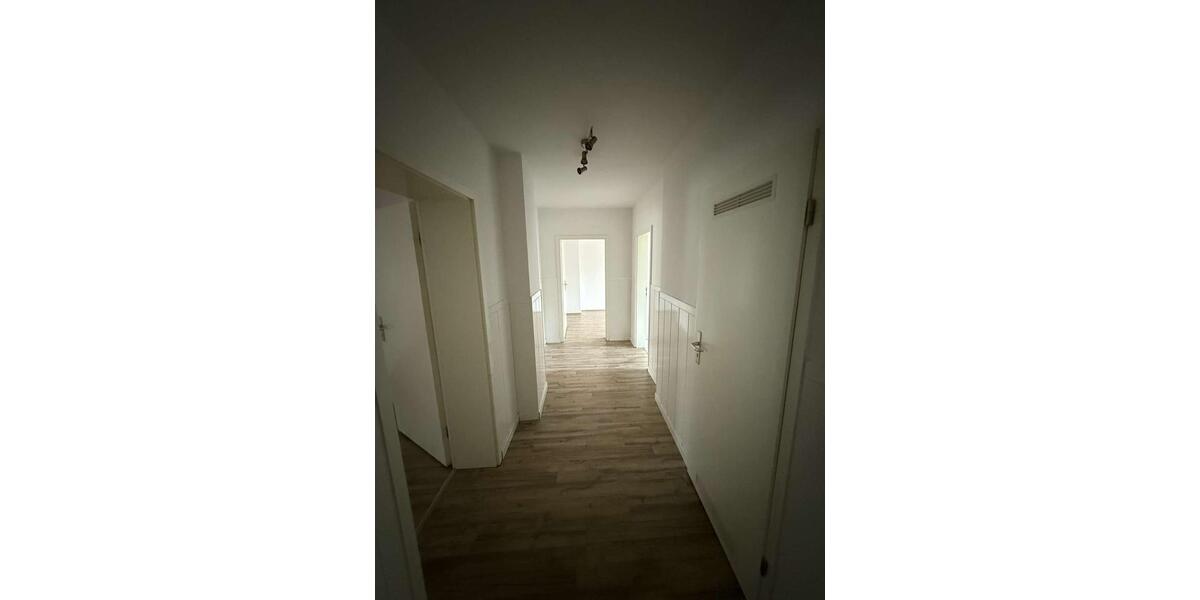 Etagenwohnung Plauen - 3 Zimmer, 77 m&sup2;, 354&euro; | Angebot:24461833