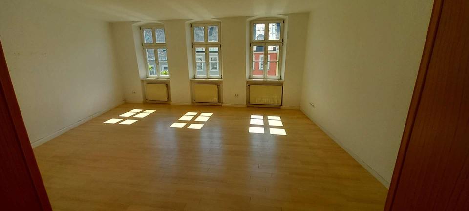 Etagenwohnung Hof Altstadt - 3 Zimmer, 110 m&sup2;, 690&euro; | Angebot:25180207