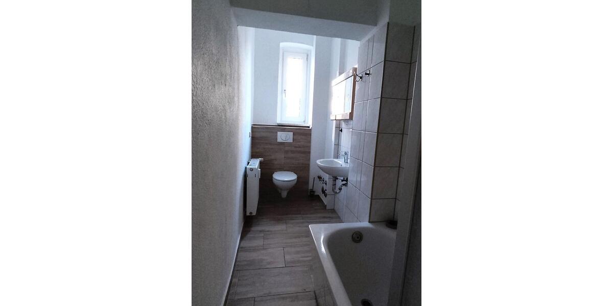 Etagenwohnung Plauen - 2 Zimmer, 61 m&sup2;, 300&euro; | Angebot:24646296
