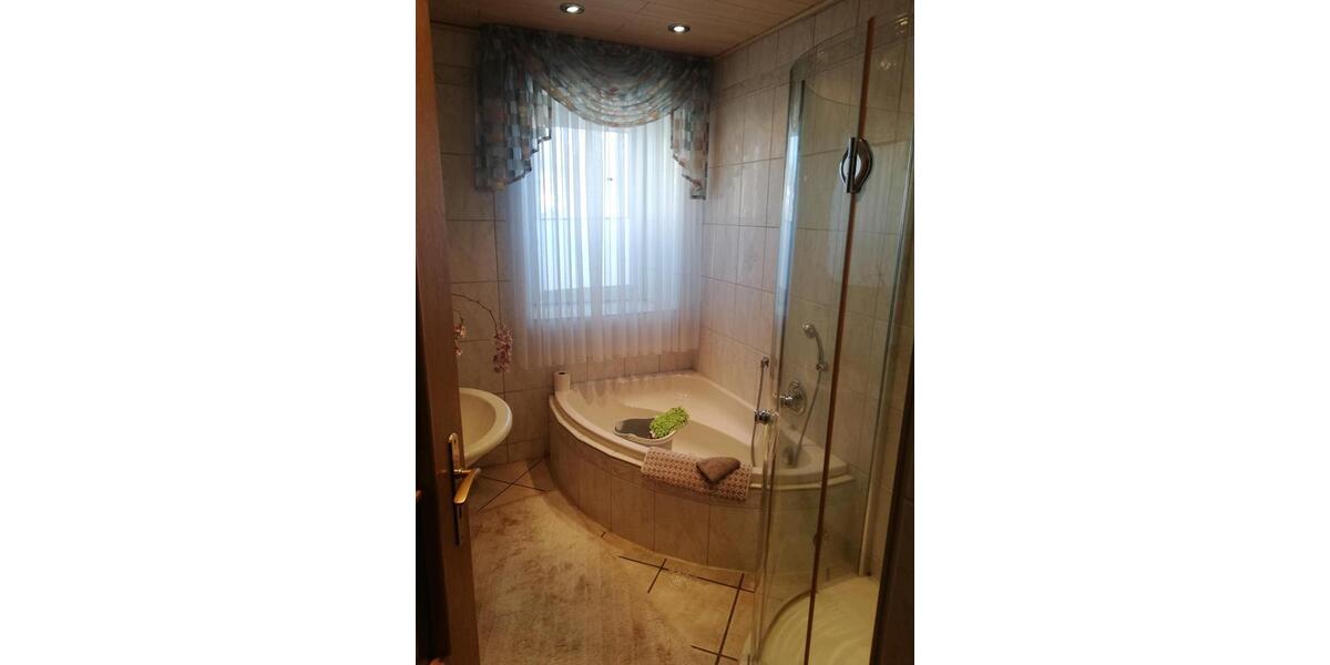 Mehrfamilienhaus, Wohnhaus Oberkotzau - 12 Zimmer, 220 m&sup2;, 160.000&euro; | Angebot:26110810