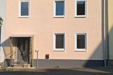 Haus Schleiz - 8 Zimmer, 150 m&sup2;, 60.000&euro; | Angebot:27077350