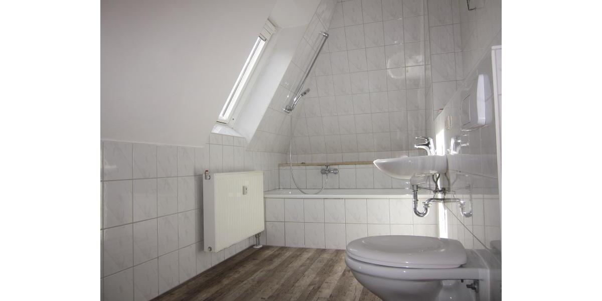 Dachgeschoßwohnung Plauen Bahnhofsvorstadt - 3 Zimmer, 81 m&sup2;, 379&euro; | Angebot:19935404