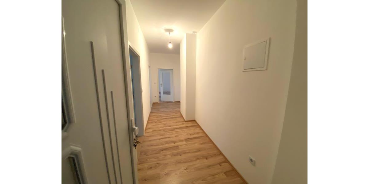 Etagenwohnung Plauen - 2 Zimmer, 63 m&sup2;, 355&euro; | Angebot:25055996