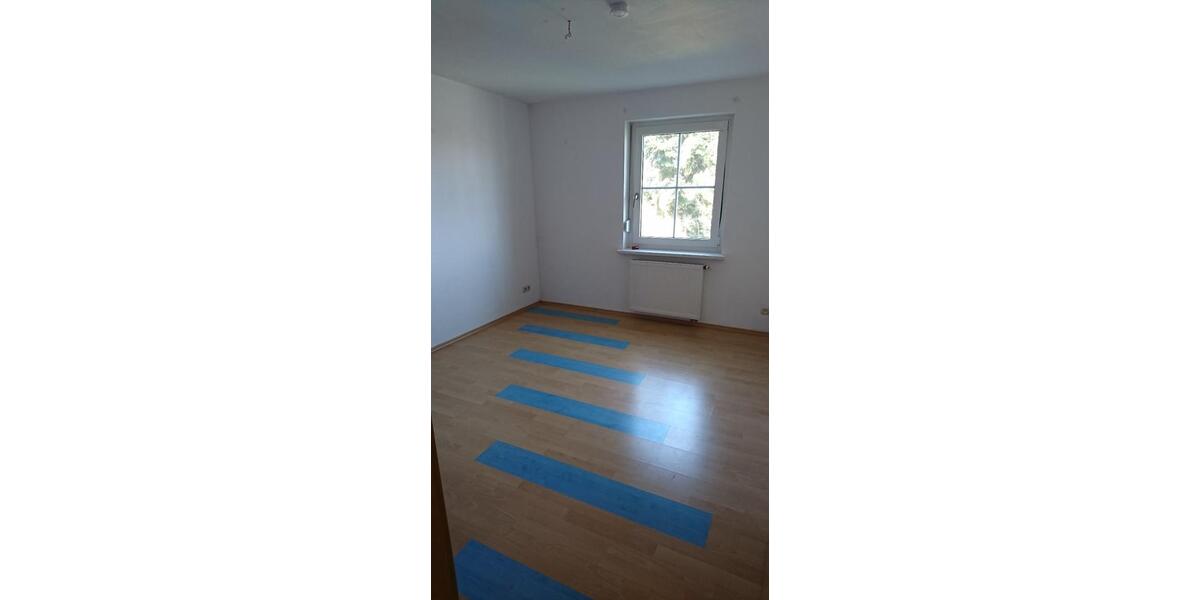 Etagenwohnung Berg - 3 Zimmer, 80 m&sup2;, 581&euro; | Angebot:25978812