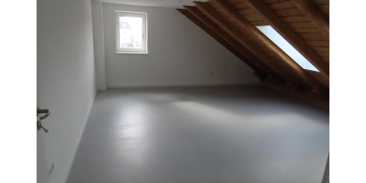Dachgeschoßwohnung Selb - 2 Zimmer, 65 m&sup2;, 615&euro; | Angebot:26405756