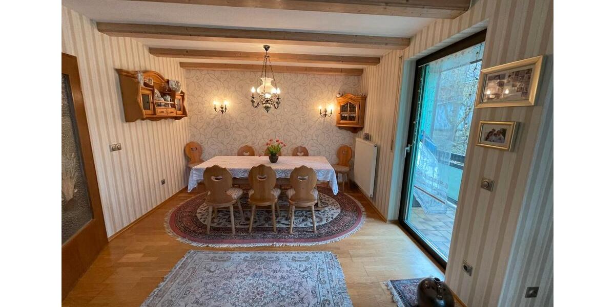 Erdgeschoßwohnung Selbitz - 3 Zimmer, 141 m&sup2;, 690&euro; | Angebot:26040544