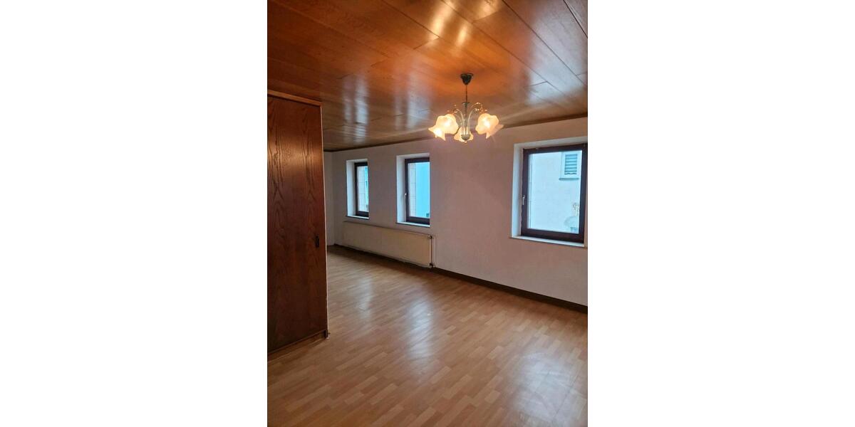 Etagenwohnung Selb - 3 Zimmer, 78 m&sup2;, 500&euro; | Angebot:26444199