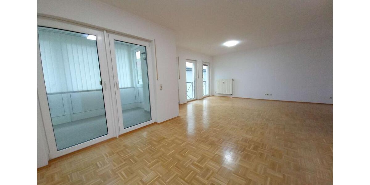 Etagenwohnung Hof Altstadt - 3 Zimmer, 100 m&sup2;, 890&euro; | Angebot:25257305