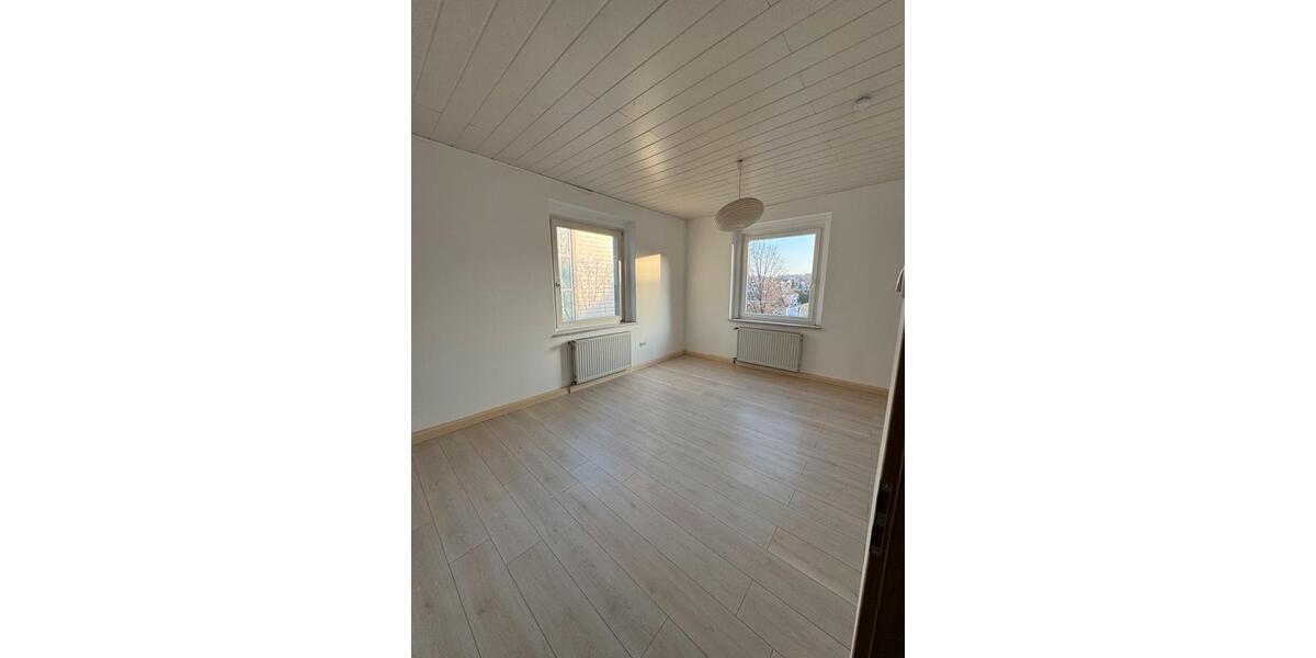 Erdgeschoßwohnung Naila - 3 Zimmer, 95 m&sup2;, 650&euro; | Angebot:25409045