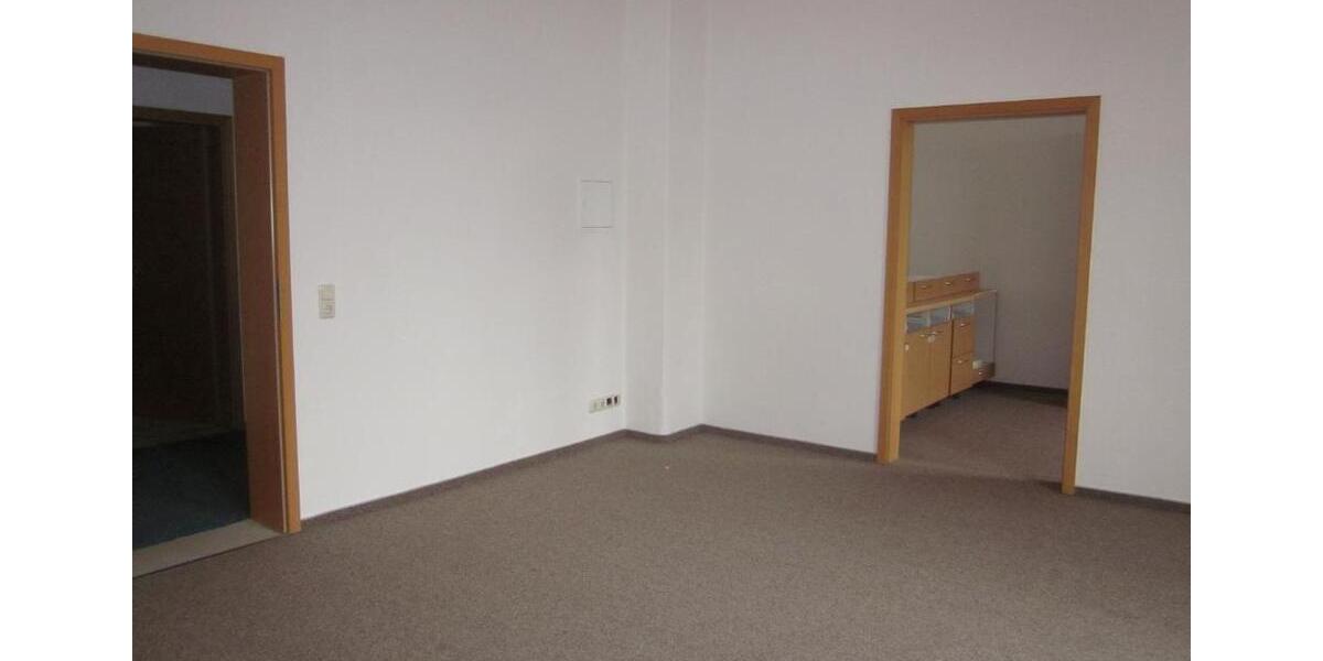 Etagenwohnung Plauen Altstadt - 5 Zimmer, 150 m&sup2;, 750&euro; | Angebot:25349247