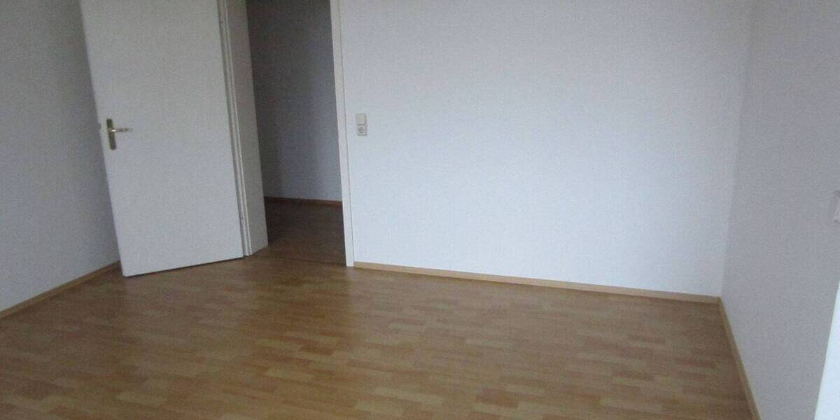 Etagenwohnung Plauen Stadtmitte - 3 Zimmer, 64 m&sup2;, 300&euro; | Angebot:25687456
