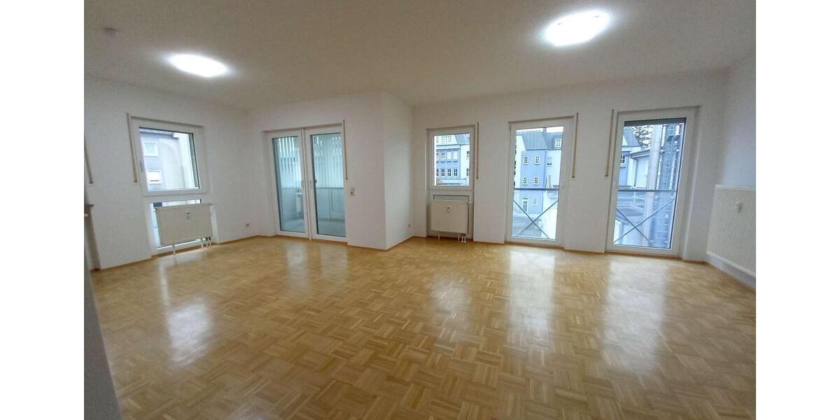 Etagenwohnung Hof Altstadt - 3 Zimmer, 100 m&sup2;, 890&euro; | Angebot:25257305