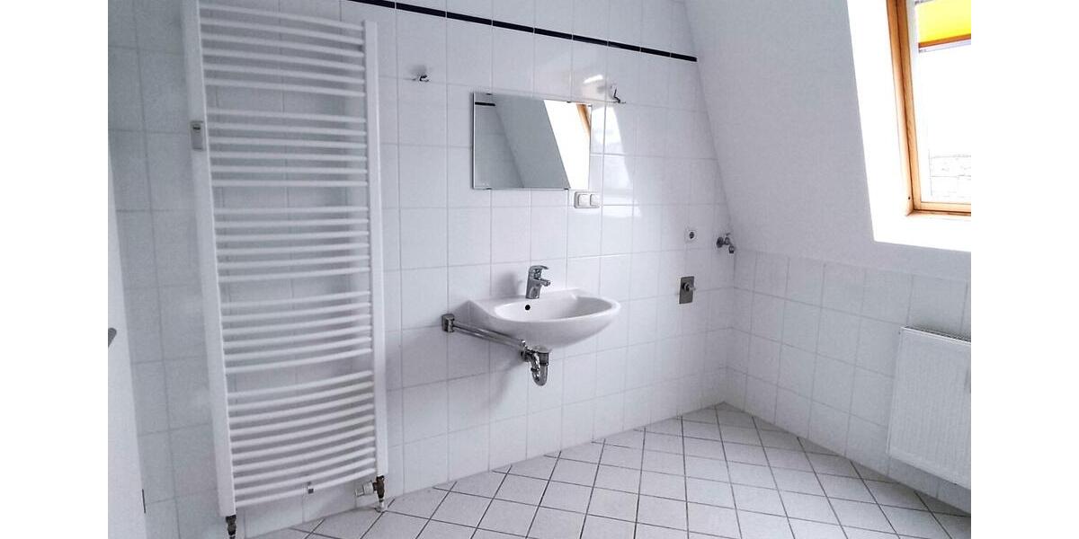 Dachgeschoßwohnung Plauen Altstadt - 2 Zimmer, 50 m&sup2;, 280&euro; | Angebot:24565303