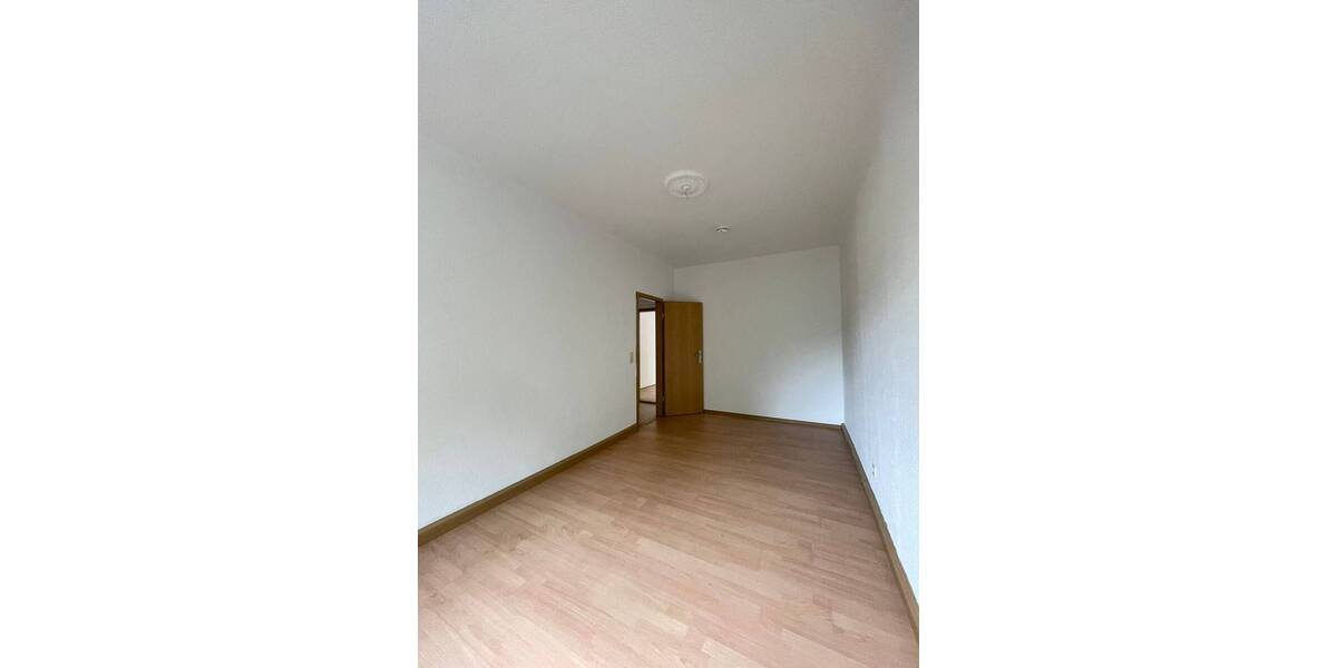 Etagenwohnung Plauen Stadtmitte - 3 Zimmer, 63 m&sup2;, 300&euro; | Angebot:25674922