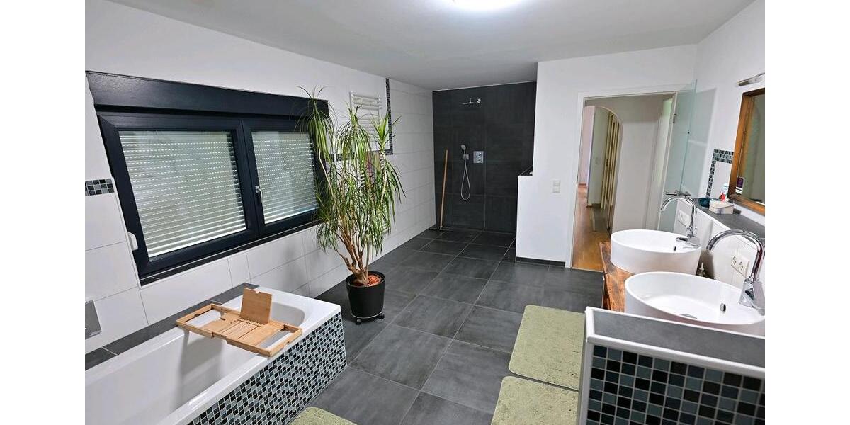 Einfamilienhaus Selb - 9 Zimmer, 230 m&sup2;, 279.000&euro; | Angebot:26075485