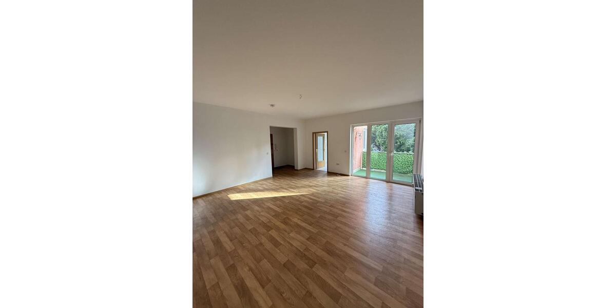 Etagenwohnung Plauen - 2 Zimmer, 66 m&sup2;, 328&euro; | Angebot:24587970