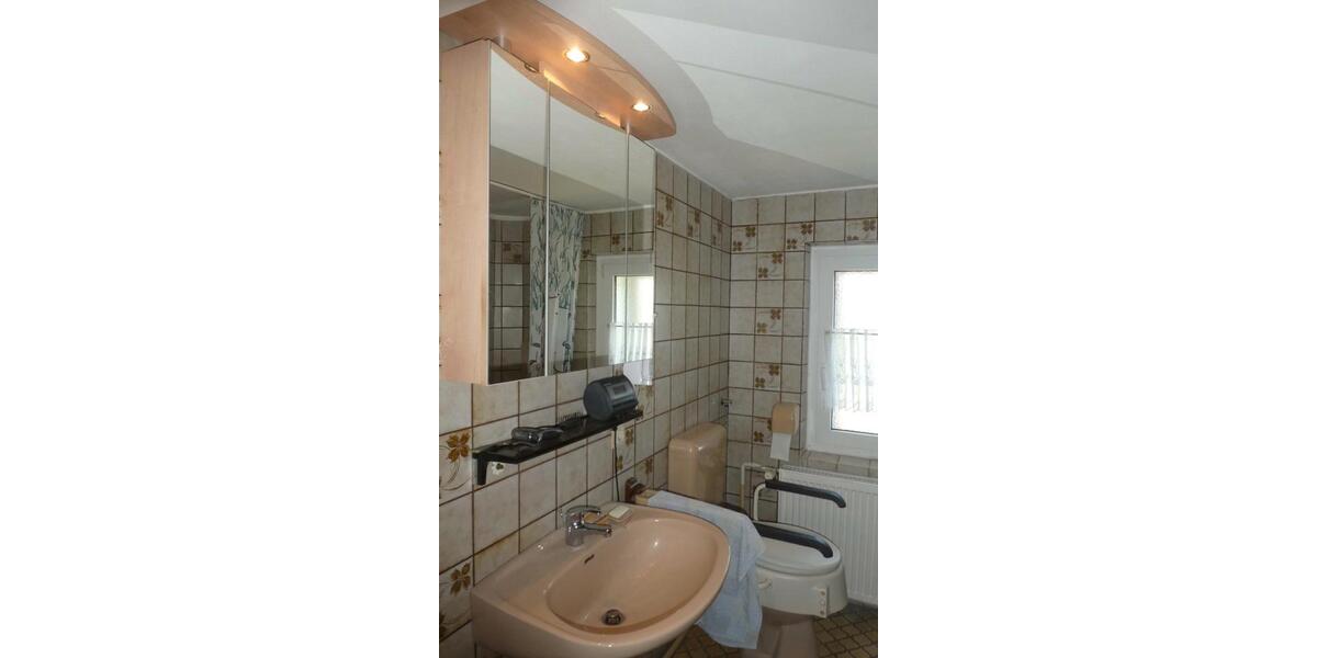 Einfamilienhaus Sparneck - 10 Zimmer, 190 m&sup2;, 259.000&euro; | Angebot:27034634