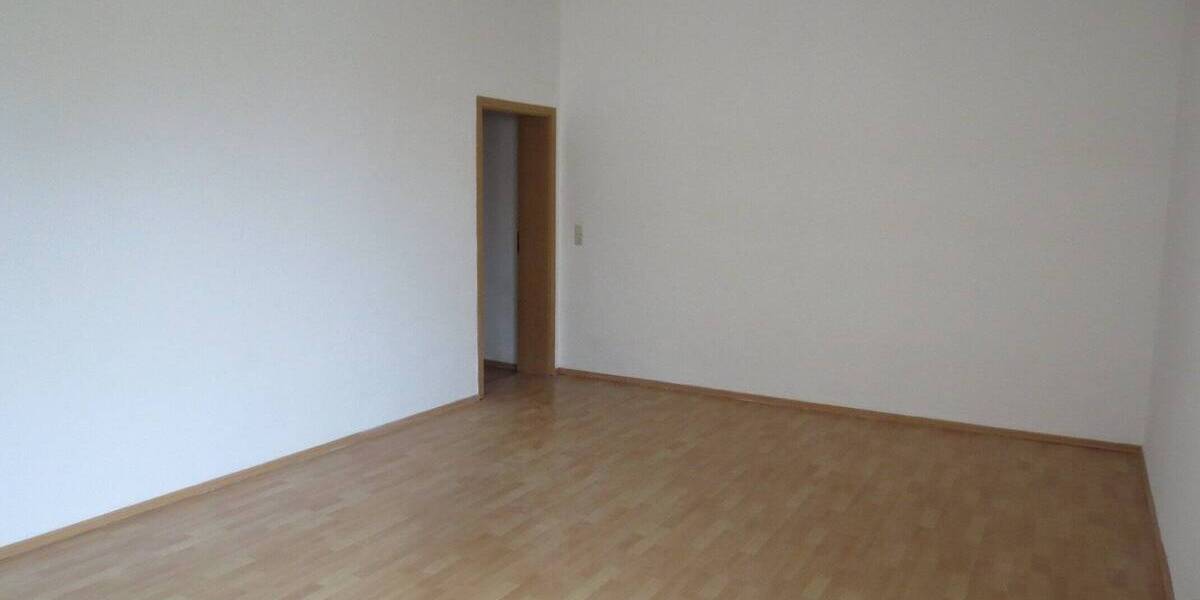 Etagenwohnung Plauen Stadtmitte - 3 Zimmer, 93 m&sup2;, 420&euro; | Angebot:25687458