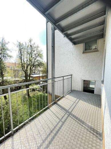 Etagenwohnung Plauen Haselbrunn - 4 Zimmer, 100 m&sup2;, 450&euro; | Angebot:25674924