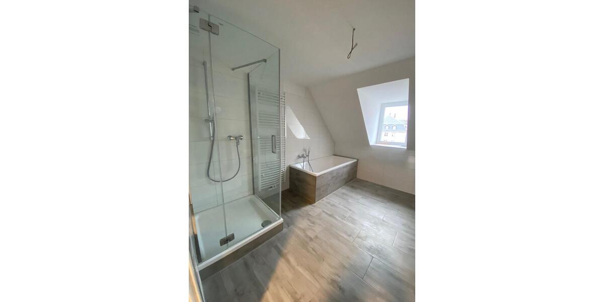Dachgeschoßwohnung Plauen Bahnhofsvorstadt - 6 Zimmer, 145 m&sup2;, 1.390&euro; | Angebot:17463037