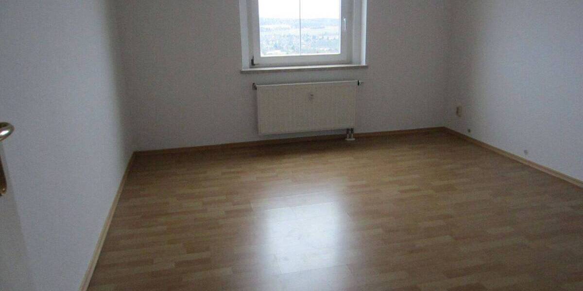 Etagenwohnung Plauen Stadtmitte - 3 Zimmer, 64 m&sup2;, 300&euro; | Angebot:25687456