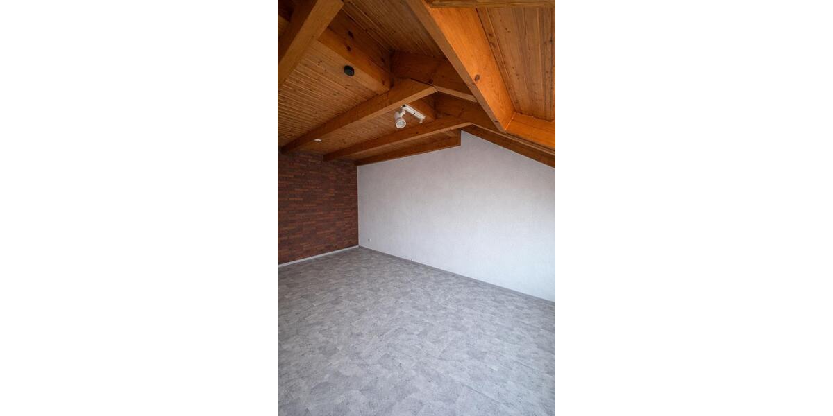 Dachgeschoßwohnung Hof Altstadt - 3 Zimmer, 81 m&sup2;, 550&euro; | Angebot:26176515